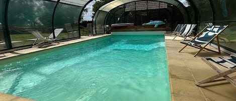Piscine intérieure, piscine chauffée