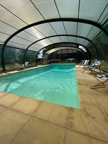 Chambre d'hôtes 'English Garden' avec piscine, petit déjeuner, jardin partagé et Wi-Fi