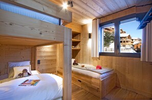5 habitaciones, cuna de viaje, wifi gratis y ropa de cama 