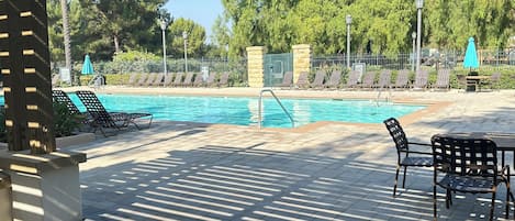 Piscina all'aperto, una piscina riscaldata