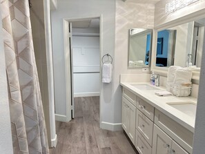 Boblebadekar, hårtørrer, bidet, håndklæder