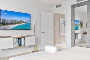 Skrivebord, strykejern/-brett, wi-fi og sengetøy