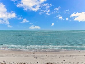 Una spiaggia nelle vicinanze