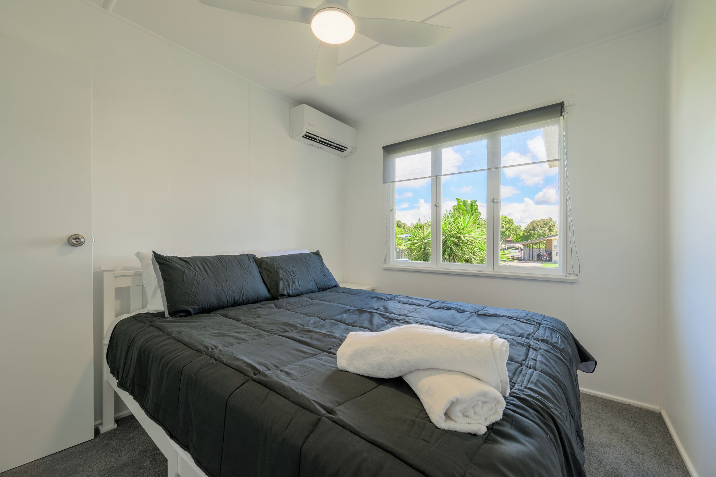 3 habitaciones, tabla de planchar con plancha, wifi y ropa de cama 