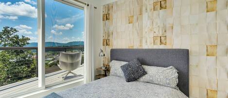 4 bedrooms, desk, iron/ironing board, free WiFi