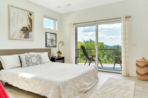 4 bedrooms, desk, iron/ironing board, free WiFi