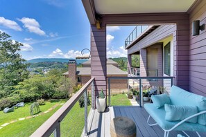 Property grounds - Chatt Pulse:Spacious, Chic, Mtn. Views, Art-Filled (Chattanooga)