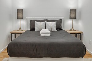 3 bedrooms, desk, iron/ironing board, free WiFi