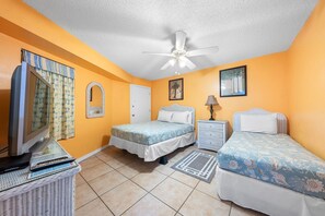 3 slaapkamers, een bureau, een strijkplank/strijkijzer, wifi