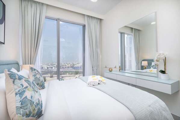 2 bedrooms, in-room safe, desk, iron/ironing board