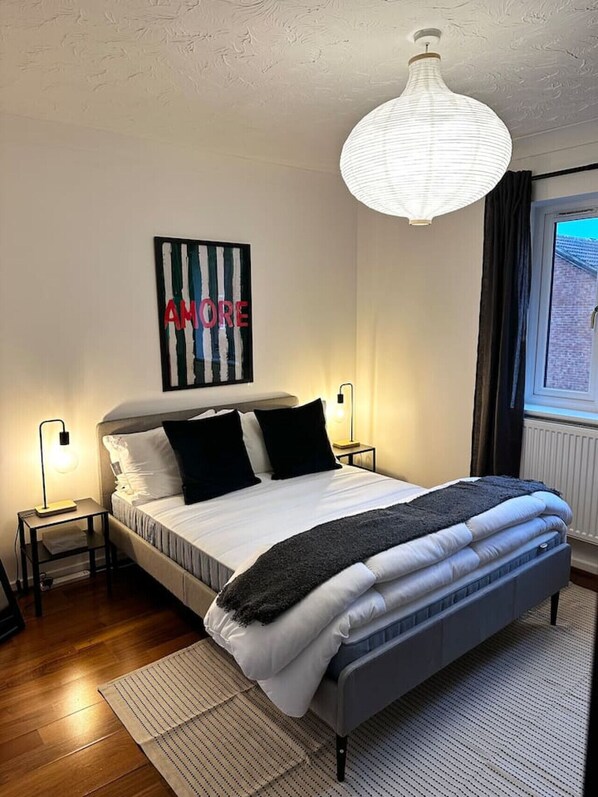 2 chambres, fer et planche à repasser, Wi-Fi, draps fournis