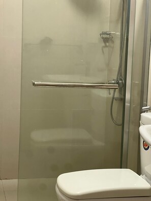 Shower, bidet, towels, toilet paper - Comfy Colonial Villa 765 near Panadura Beach! Short commute to Colombo! (Panadura)