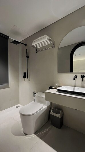 Dobbeltrom – basic | Bad | Hårføner, badekåper, tøfler og håndklær