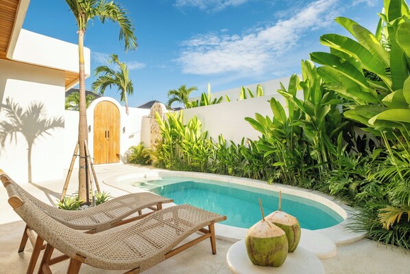 Vila luxo, 3 quartos, varanda, vista para a piscina | Piscina particular