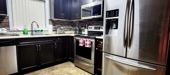 Ivory Staycation-Shared kitchen , washroom (2-1), Street Parking at owners risk 