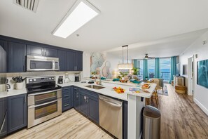 Refrigerador, microondas, horno y parrilla de estufa 
