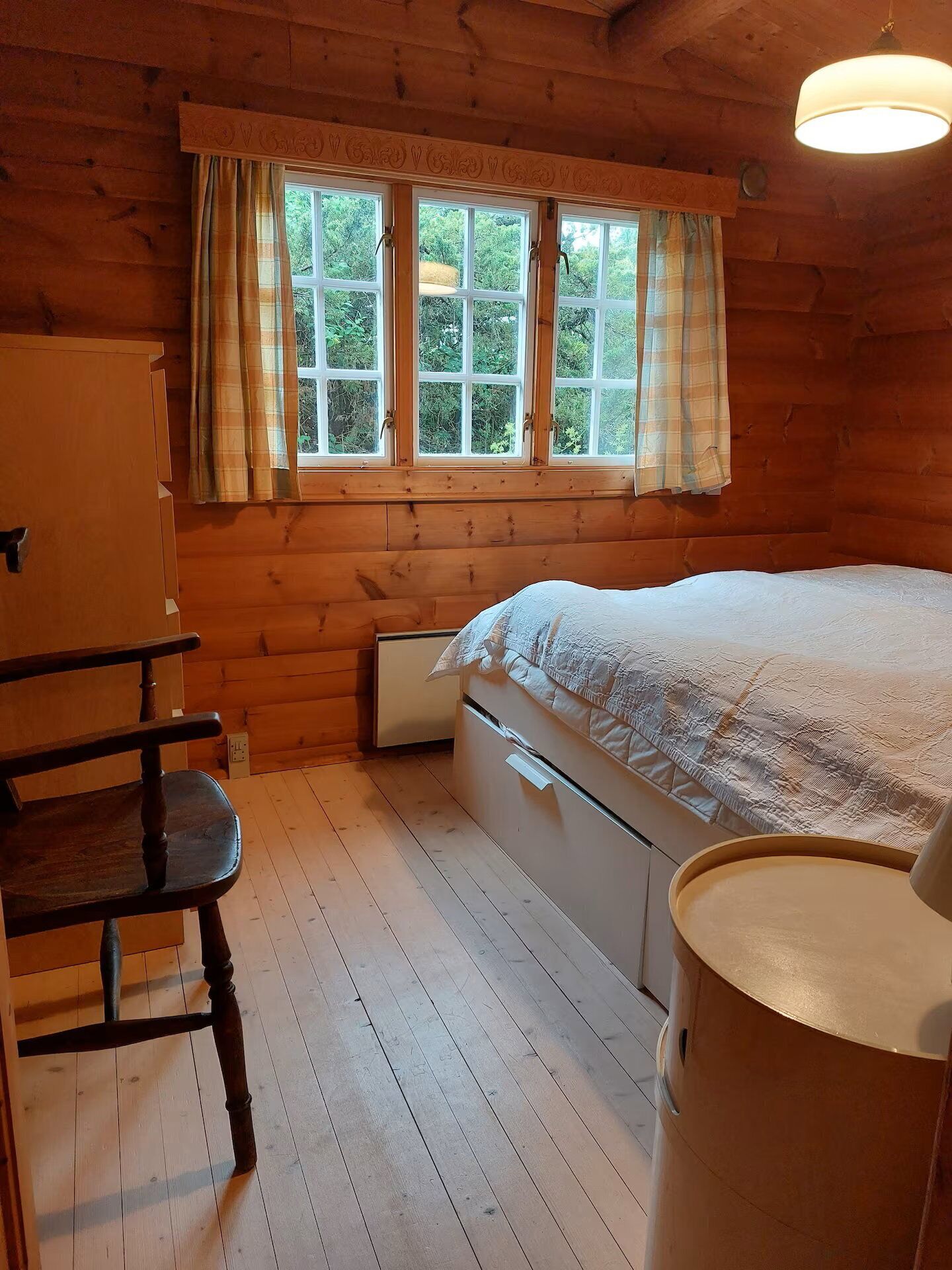 4 bedrooms, iron/ironing board, free WiFi