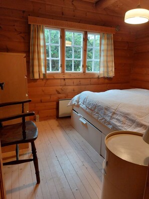4 bedrooms, iron/ironing board, free WiFi