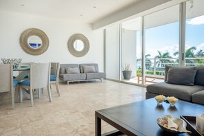 Smart TV, DVD player - 3 Bedroom Penthouse at an Incredible Resort Location (Playa Del Carmen)