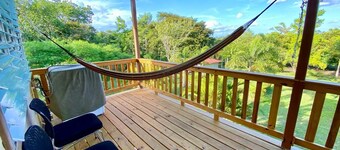 King Suite Nature Getaway on Large Fruit Farm