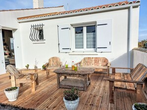 تناول الطعام بالخارج