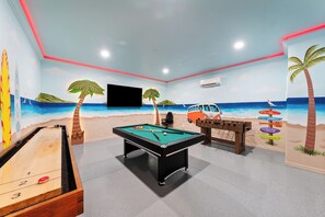 Games room - Themed Games Room | Themed Kids Bedroom | Screened Pool (Davenport)