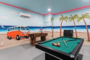 Games room - Themed Games Room | Themed Kids Bedroom | Screened Pool (Davenport)