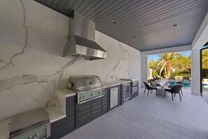 Terrace/patio - Hey Jude - Pet Friendly 30A Vacation Home with Secluded Pool Space & Beach View (Santa Rosa Beach)
