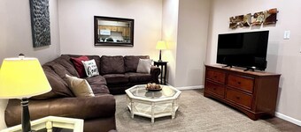 Cozy 1-bedroom apartment on ICONIC Route 66! 10-mins from FLW