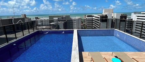 2 outdoor pools