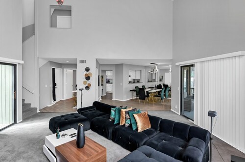 Lakeside Oasis: Fort Jackson Family Retreat