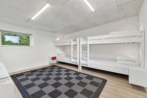 6 slaapkamers, een strijkplank/strijkijzer, gratis wifi