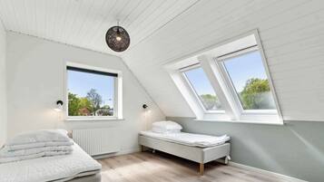 6 quartos, ferros/tábuas de passar roupa, Wi-Fi de cortesia