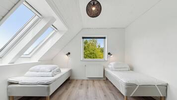 6 Schlafzimmer, Bügeleisen/Bügelbrett, kostenloses WLAN