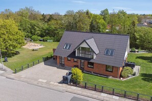 Exterior - Near beach and golf with multi-purpose room (Farsø)