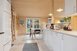 Fridge, microwave, oven, stovetop - Cozy summer house in North Jutland (Fjerritslev)
