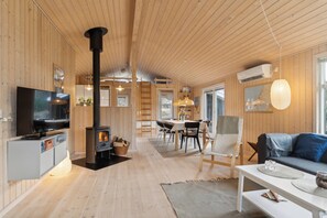 TV - Cozy summer house in North Jutland (Fjerritslev)