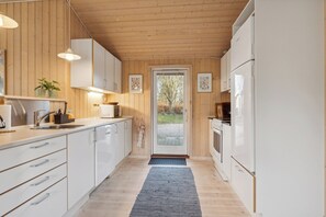 Fridge, microwave, oven, stovetop - Cozy summer house in North Jutland (Fjerritslev)