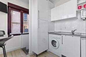 Coffee/tea maker, fridge, microwave