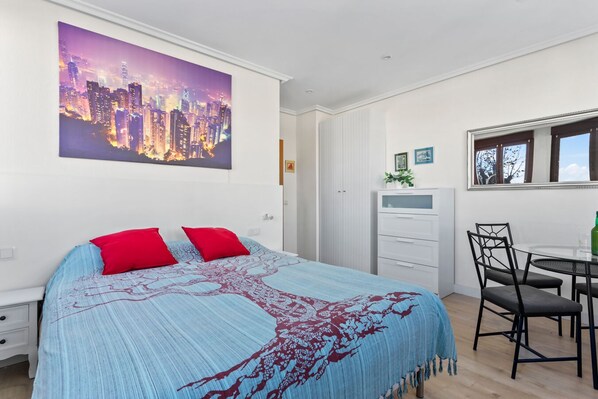 1 habitación y ropa de cama 