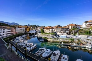 Marina - Apto. San Antón - apartment in Llanes with harbour views, Northern Spain (Llanes)