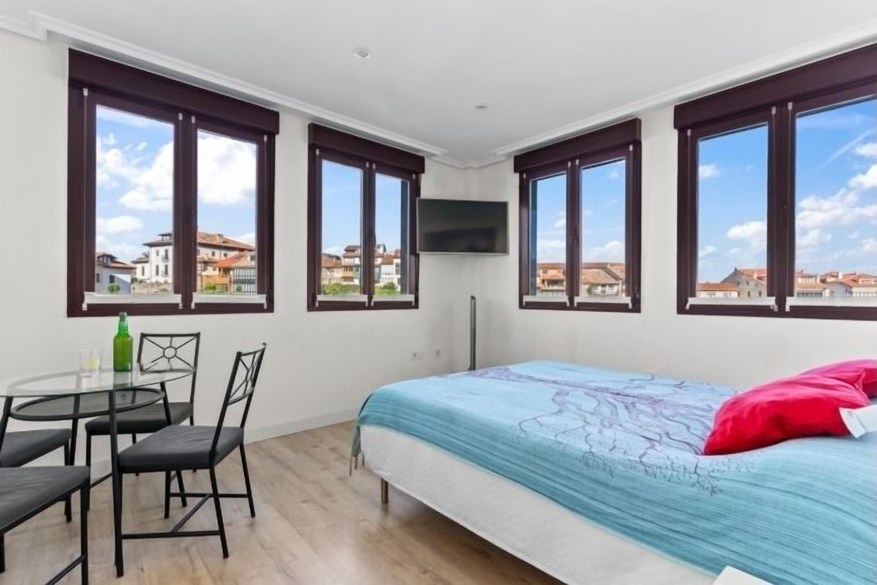 1 dormitorio y ropa de cama