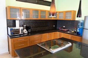 Comfort Apartment, Sea View | Private kitchen