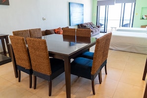 Departamento Confort, vista al mar | Comedor
