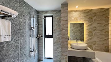 Luxury Double Room | Bathroom | Free toiletries, hair dryer, towels, soap