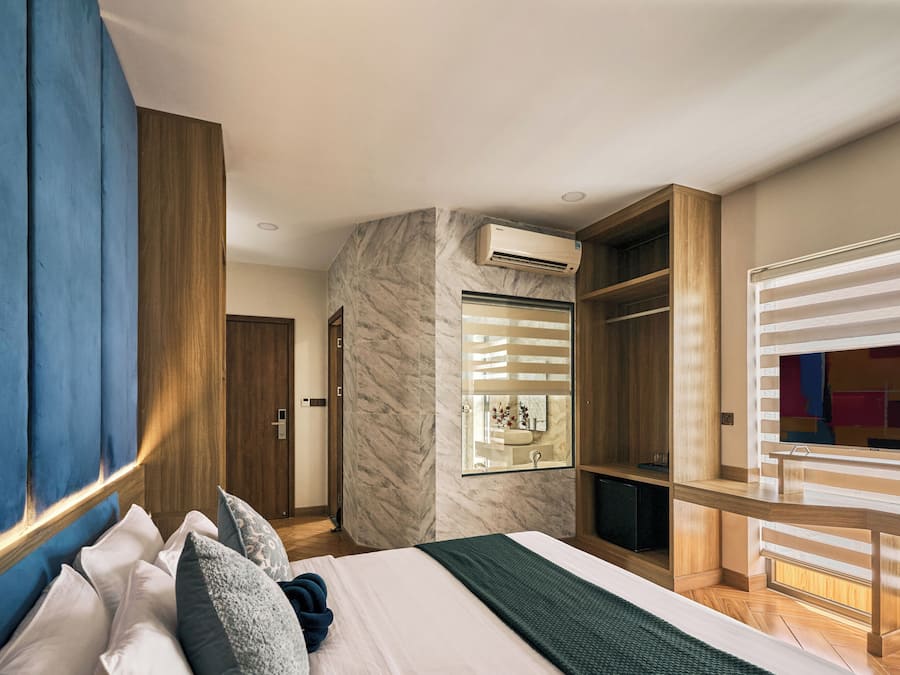 Luxury Double Room, Hot Tub, City View | Egyptian cotton sheets, premium bedding, down duvets, memory-foam beds