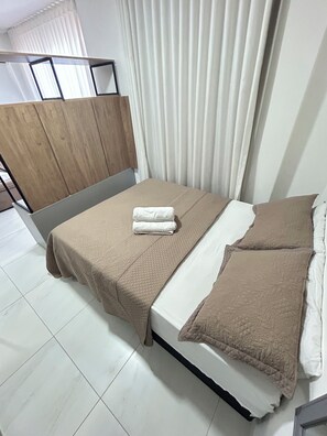 Apartamento | 1 dormitorio, espacio para trabajar con un portátil, cortinas opacas