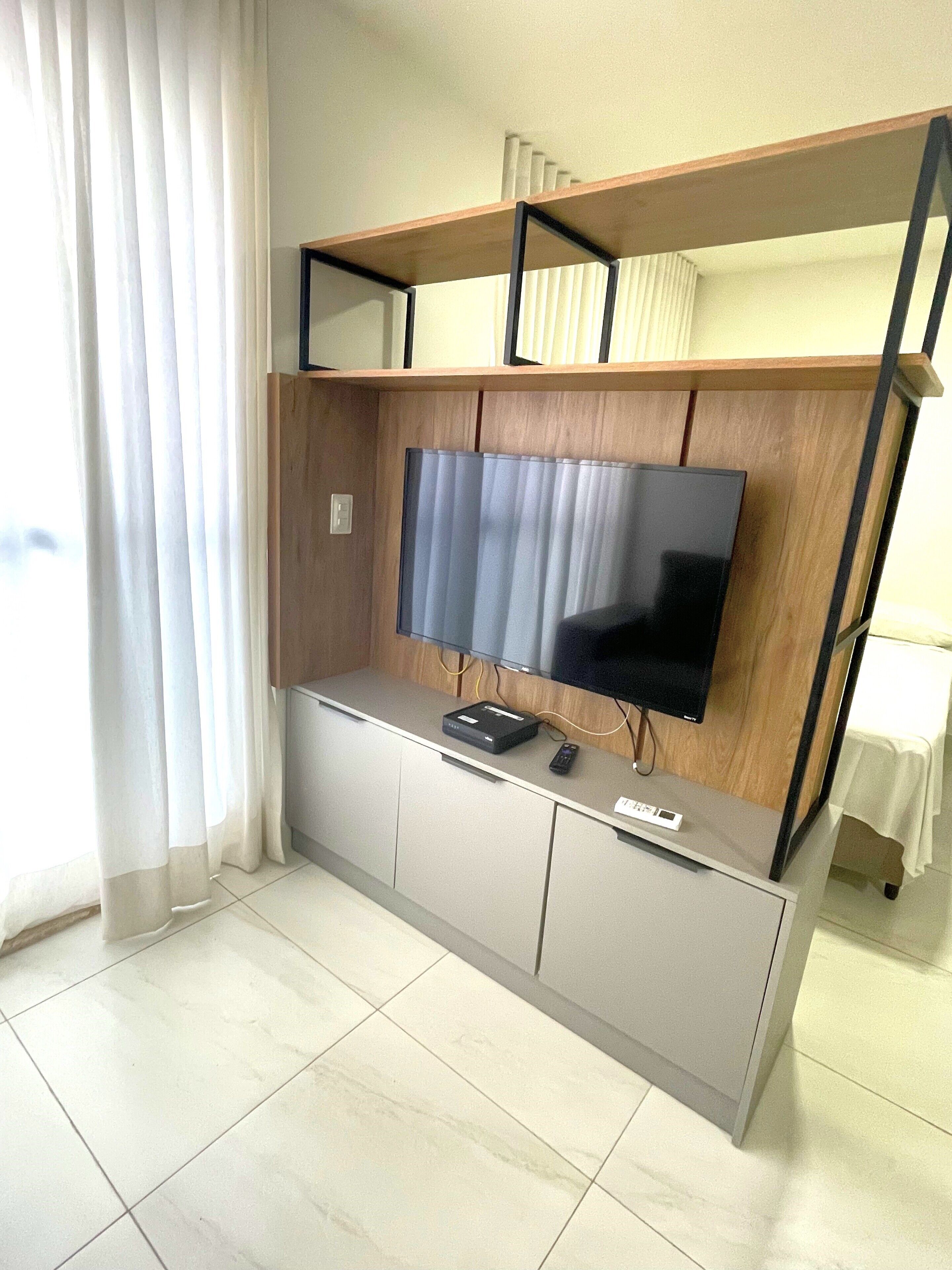 Apartamento | Área de estar | TV de tela plana 32 polegadas com canais digitais