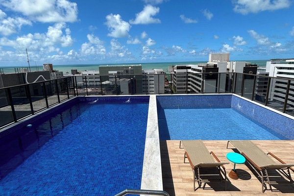 2 outdoor pools