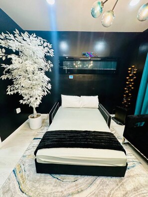 1 bedroom, in-room safe, desk, iron/ironing board